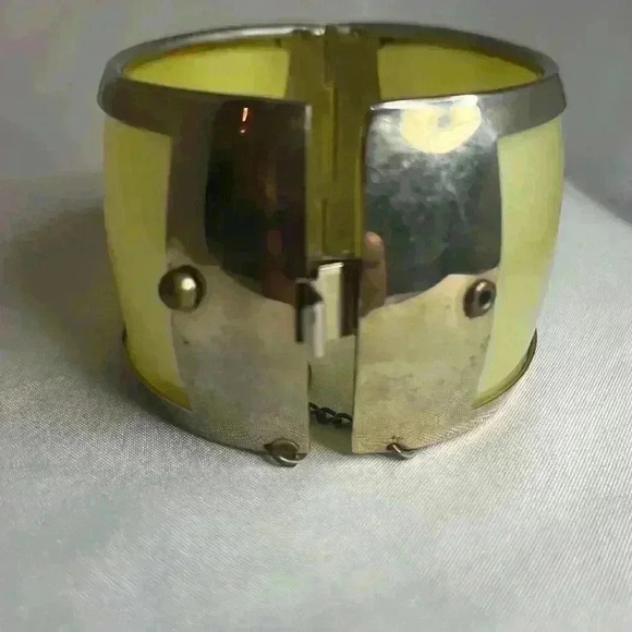 Yellow/gold.. lucite  ..Hinged bangle Cuff Bracelet - Picture 8 of 12